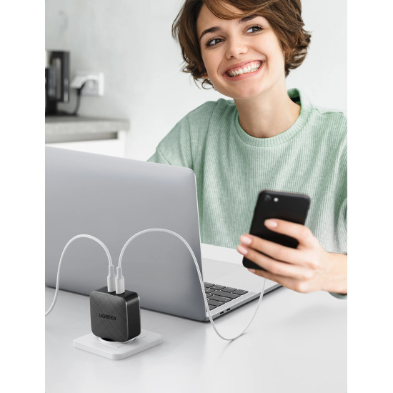 Ugreen универсално зарядно за стена Charger Wall 65W GaN CD216, 2 x Type-C - 70867 Ugreen универсално зарядно за стена Charger Wall 65W GaN CD216, 2 x Type-C - 70867