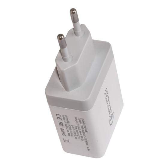 Makki бързо зарядно Fast Charger - QC3.0+2xUSB 30W White - MAKKI-QC30W3 Makki бързо зарядно Fast Charger - QC3.0+2xUSB 30W White - MAKKI-QC30W3