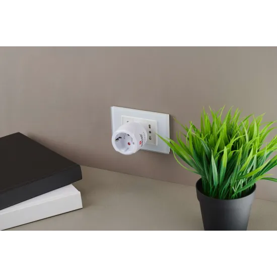 Skross универсален адаптер World to CH+IT+ Brasil, USB